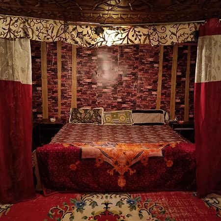 Hotel Island Srinagar  Bagian luar foto