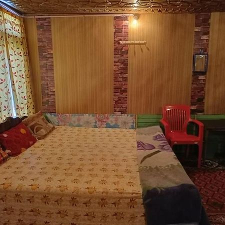 Hotel Island Srinagar  Bagian luar foto