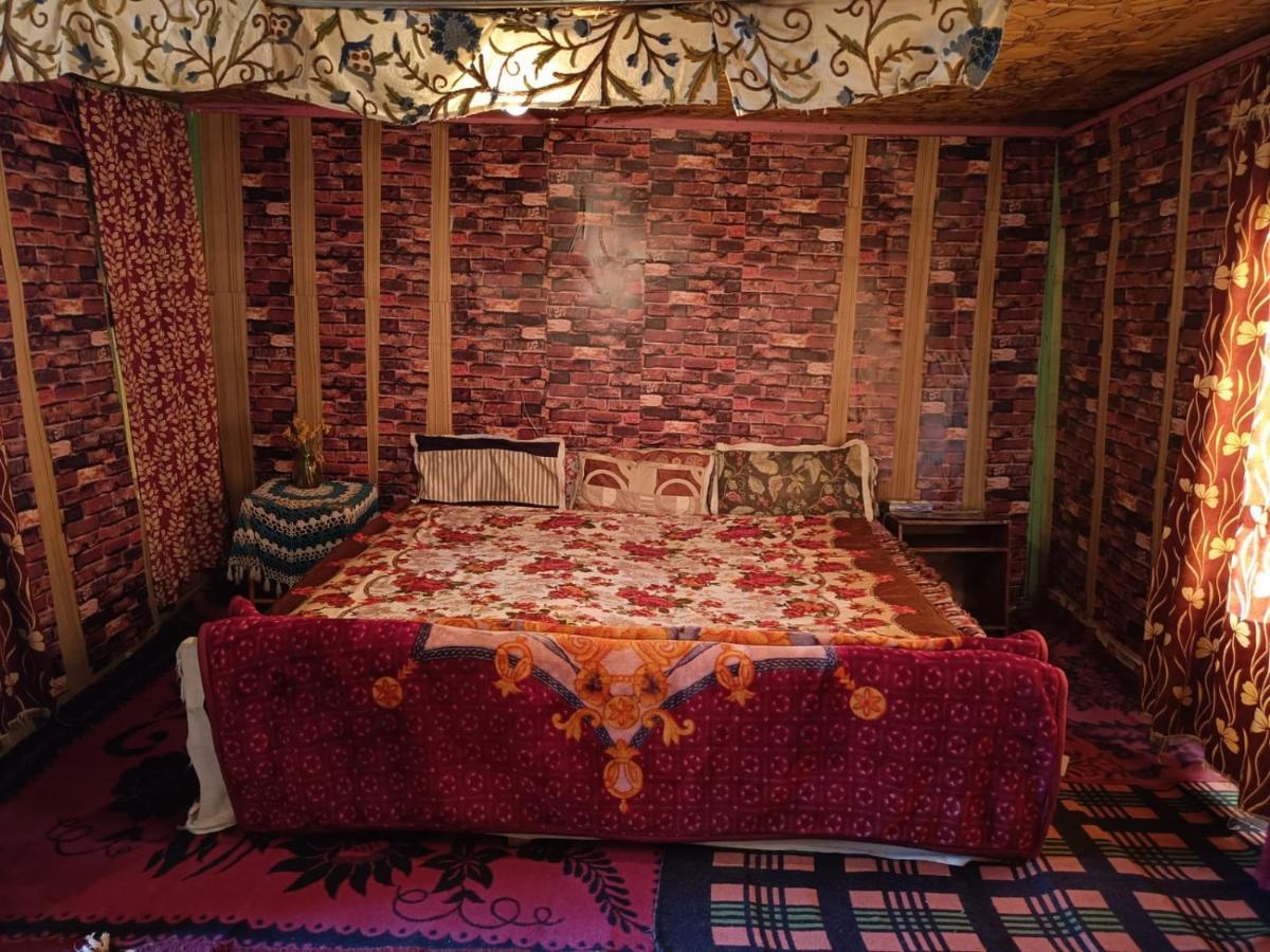 Hotel Island Srinagar  Bagian luar foto