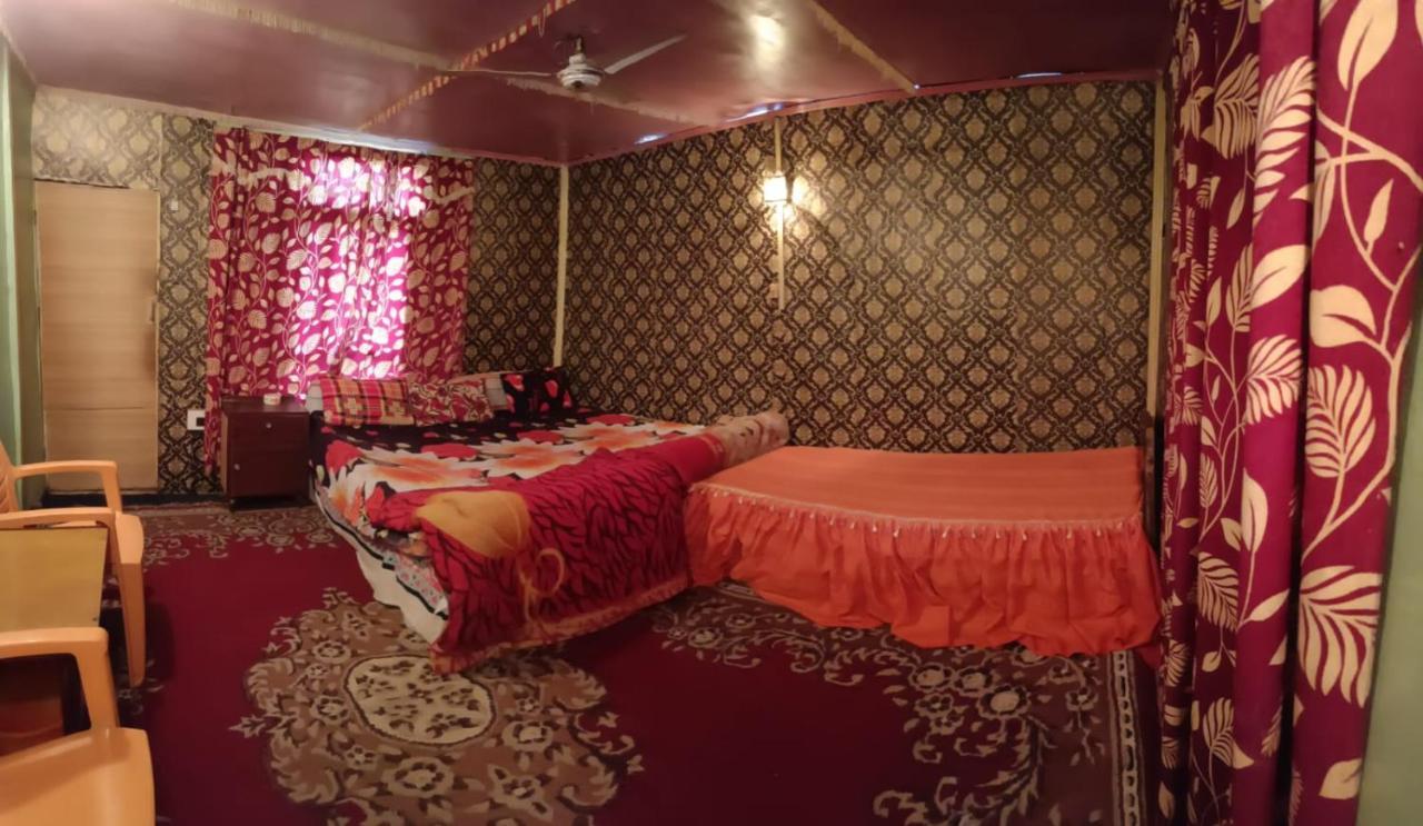 Hotel Island Srinagar  Bagian luar foto