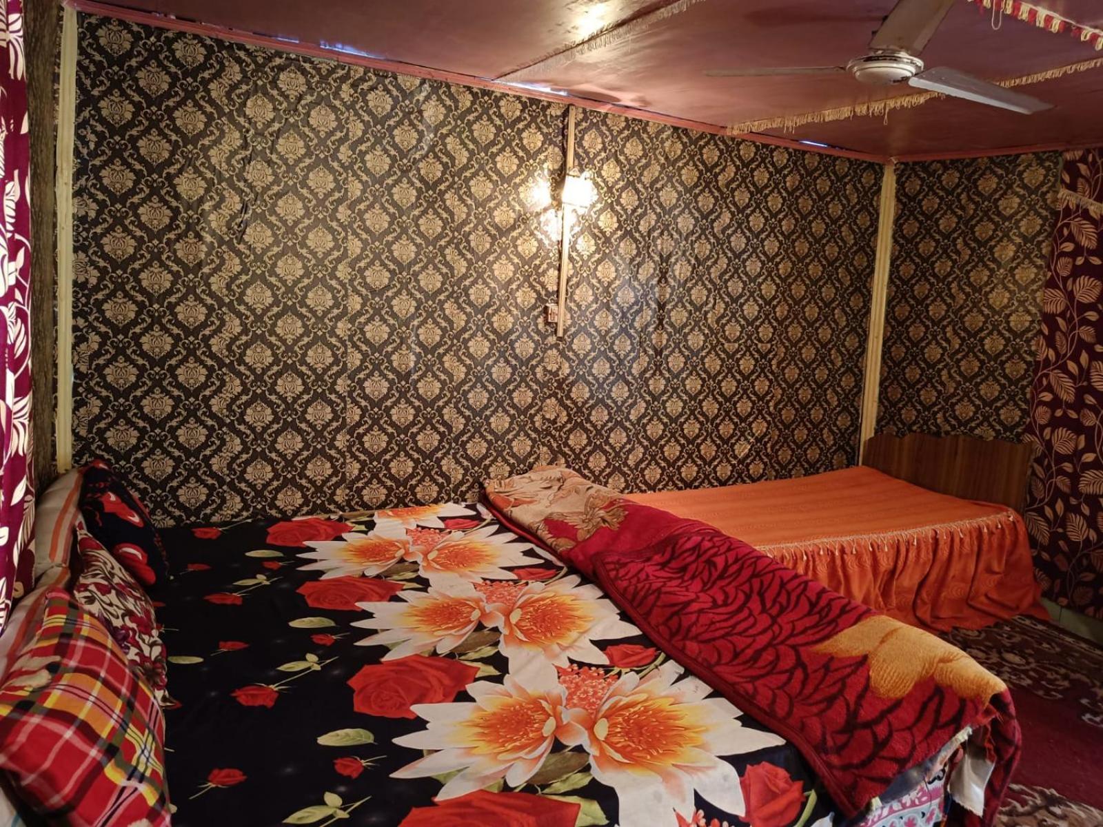 Hotel Island Srinagar  Bagian luar foto